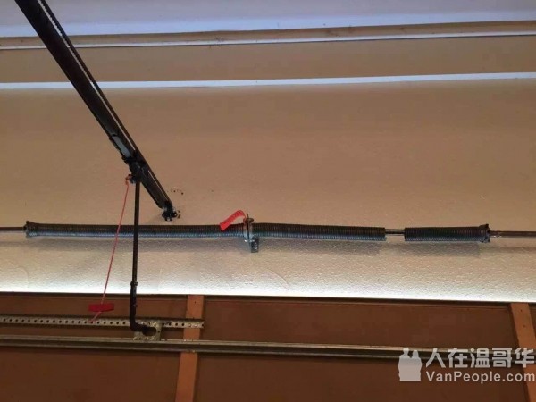 专业维修及安装车库门(车房门),电动院子大门(电匣门) 