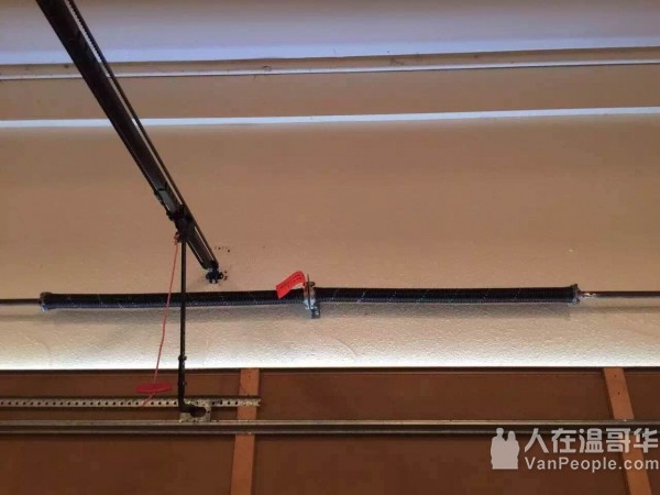 专业维修及安装车库门(车房门),电动院子大门(电匣门) 