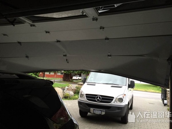 专业维修及安装车库门(车房门),电动院子大门(电匣门) 