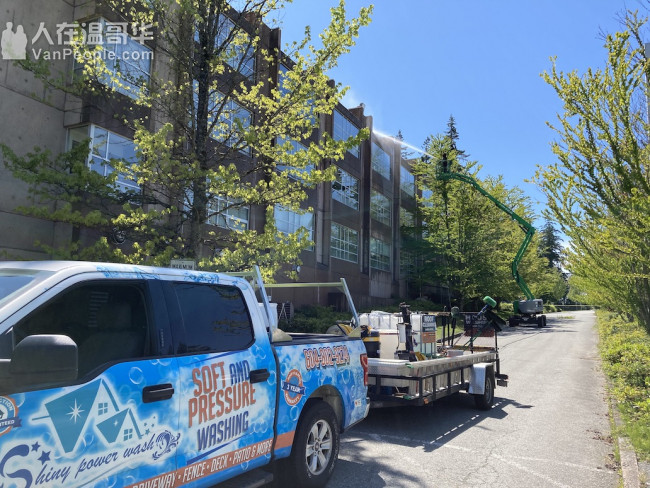 专业屋顶清洗/除青苔/三年质保，外墙与地面清洗，专业设备，保险齐全，Shiny Power Wash