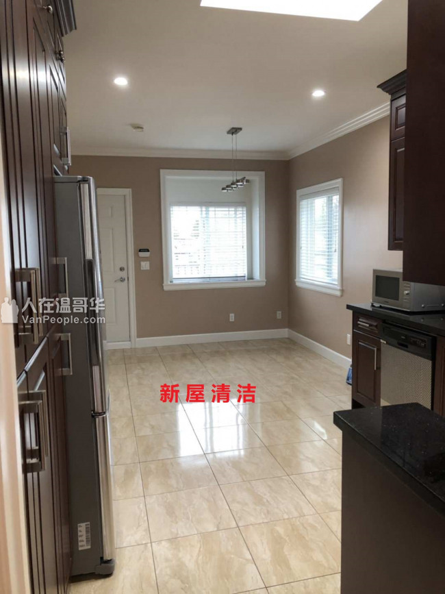 现代清洁服务公司 每位员工都是经过严格培训，按照公寓和客户的要求完成清洁。专业，规范，焕然一新