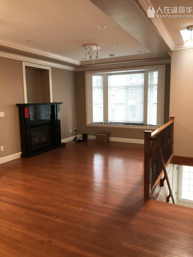 现代清洁服务公司 每位员工都是经过严格培训，按照公寓和客户的要求完成清洁。专业，规范，焕然一新