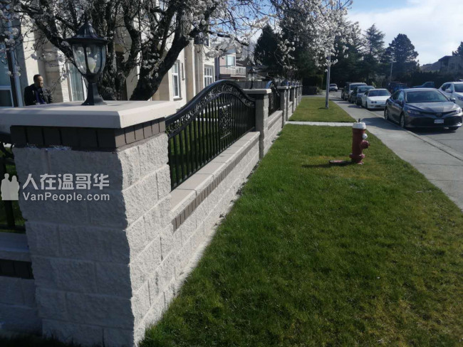 修建各式挡土墙。挖机工程平地回填。铺设水泥、沥青路面、砖面。砖砌贴砖，铺草坪植树等园艺，高压洗地洗房