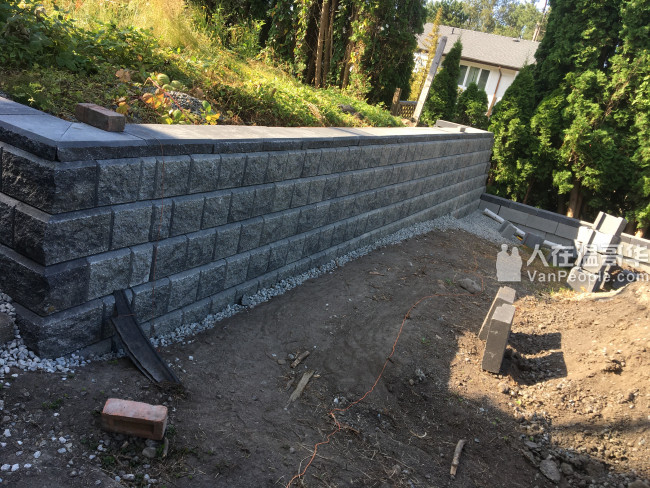 多年的专业庭园设计施工经验，服务包括铺地砖、砌挡土墙围墙、  建deck和上盖、筑沥青路和水泥路等