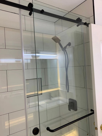 红太阳装修工程公司 浴室 厨房 Vinyl露台 更换  内外油漆 地板瓷砖 