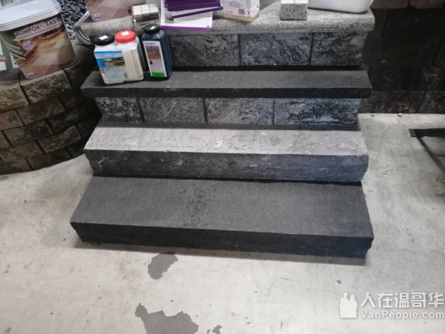 修建各式挡土墙。挖机工程平地回填。铺设水泥、沥青路面、砖面。砖砌贴砖，铺草坪植树等园艺，高压洗地洗房