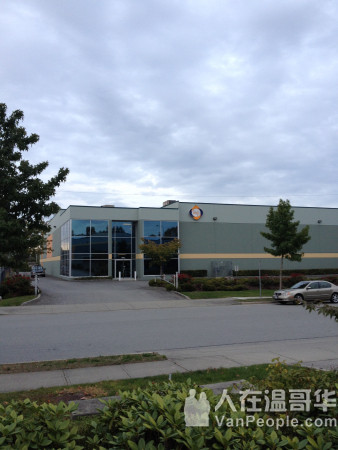 美达专业油漆公司：内外油漆，高压清洗，手工精细，价钱合理。