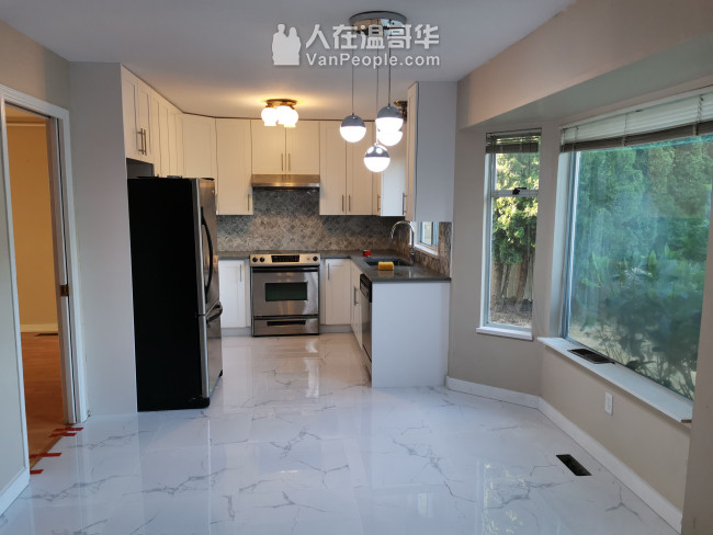 隆景建筑装修政府注册公司-专业建造洗手间 厨房，房屋漏水，房屋改造，改建出租屋，质量保证，造工精细