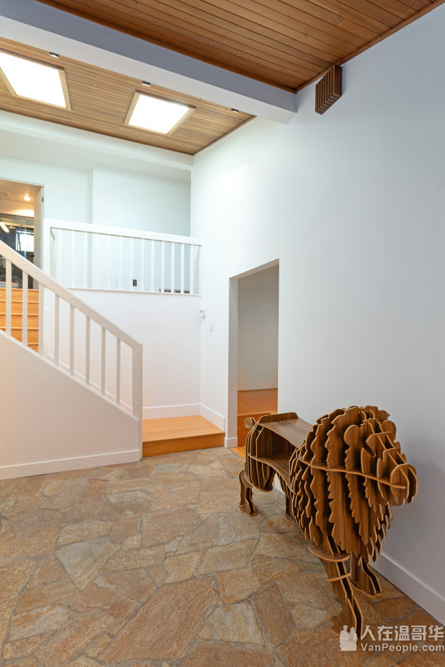 列治文中心地带House出租 长短租均可。日式现代设计风格 环境舒适优雅