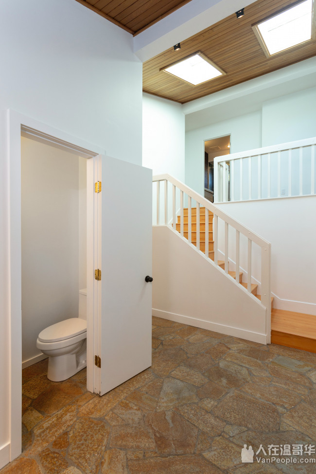 列治文中心地带House出租 长短租均可。日式现代设计风格 环境舒适优雅