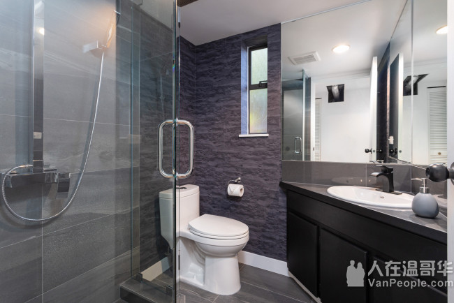 列治文中心地带House出租 长短租均可。日式现代设计风格 环境舒适优雅