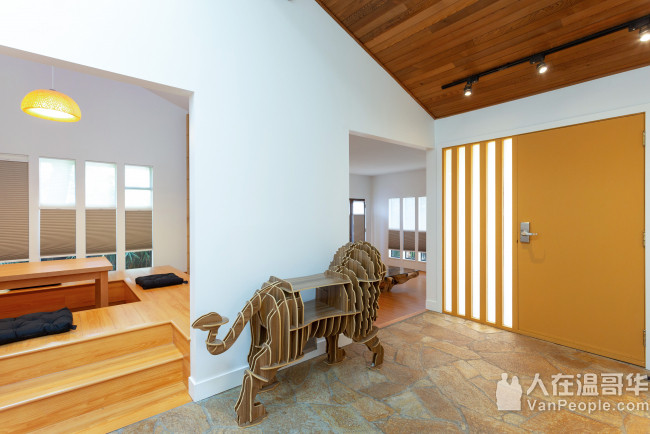 列治文中心地带House出租 长短租均可。日式现代设计风格 环境舒适优雅